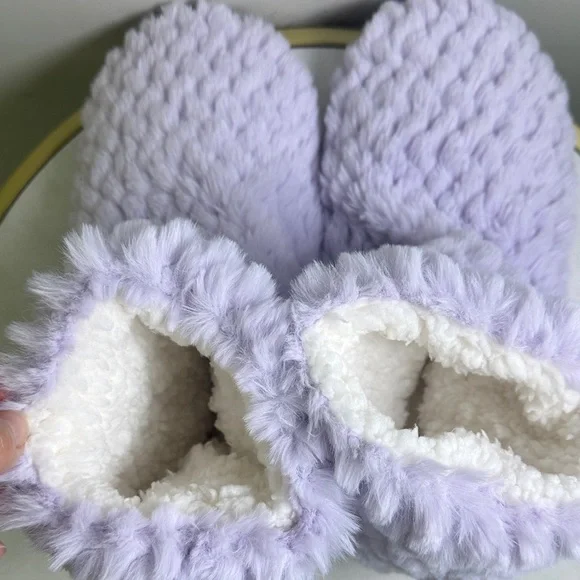 NWT Warm and Cozy Lavender Non-Slip Sherpa High Top Slippers OS - Picture 3 of 5